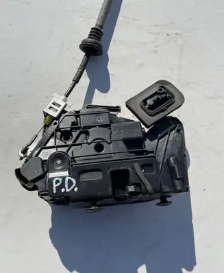 Volkswagen Beetle A5 Front door lock 5K14716E