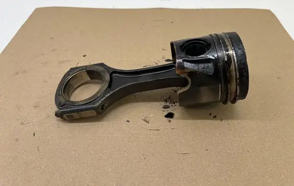 Mercedes-Benz GLA W156 X156 Piston with connecting rod A65100