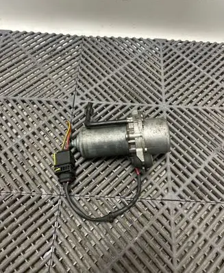 Mercedes-Benz GLC X253 C253 Vacuum pump A0004303832
