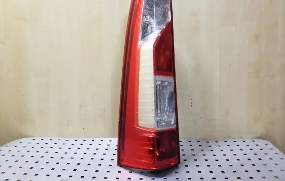Renault Master III Rear/tail lights