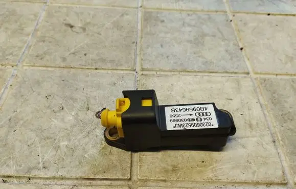 Audi A6 S6 C5 4B Airbag deployment crash/impact sensor 4B0959643B