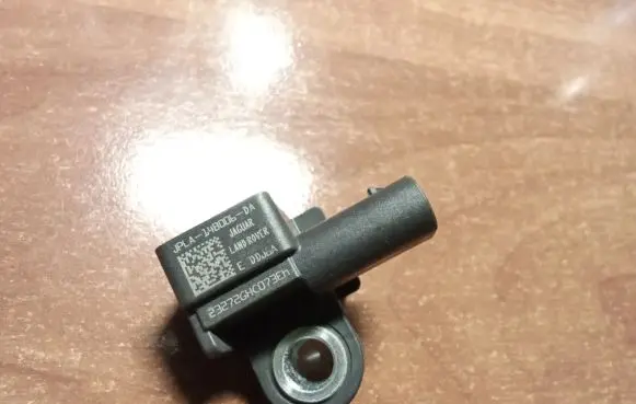 Land Rover Defender Airbag deployment crash/impact sensor JPLA148006DA 2327730116