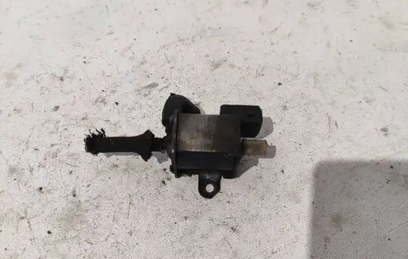 Audi A4 S4 B5 8D Turbo solenoid valve 026906283H