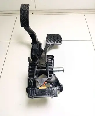 Volkswagen PASSAT B8 Pedal assembly 5Q1723503H 6PV01062111 5Q1723058BN