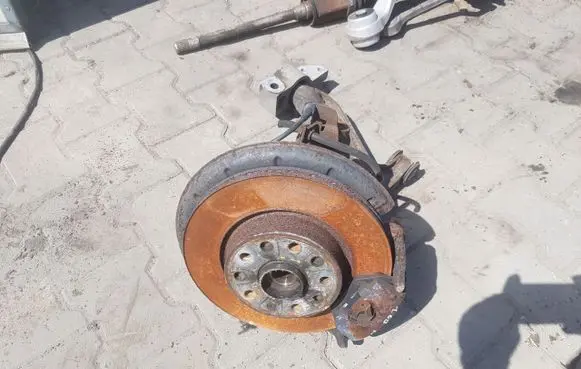 Seat Leon (1P) Front wheel hub spindle knuckle