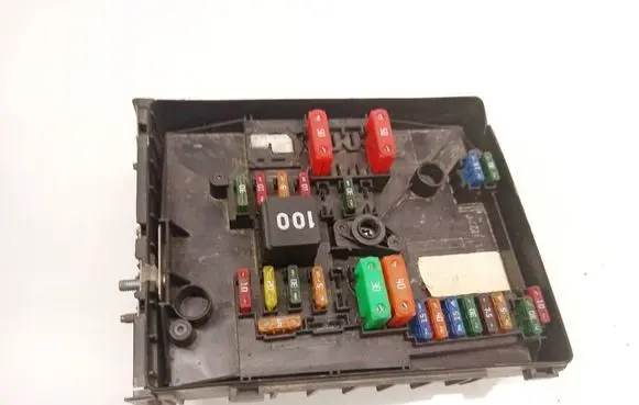 Volkswagen Golf VI Fuse box set 1K0937125D