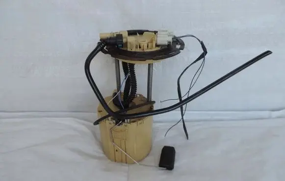 Opel Astra J In-tank fuel pump 13503686