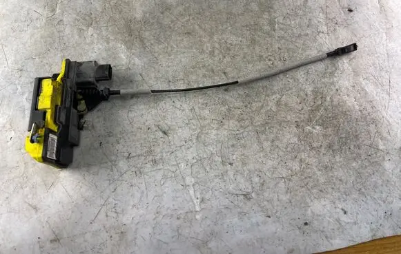 Volvo V70 Rear door lock 30634622
