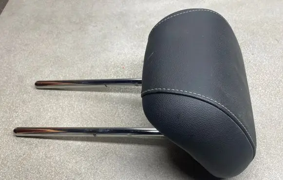 Opel Insignia B Rear seat headrest 
