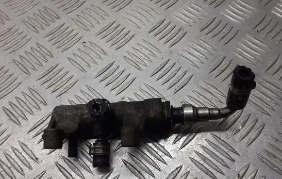 Opel Astra H Fuel distributor 55183043