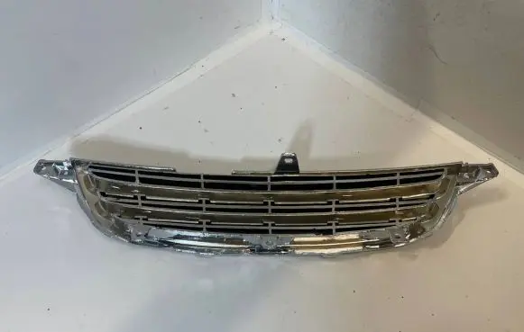Toyota Avensis T220 Front bumper upper radiator grill 5311105030