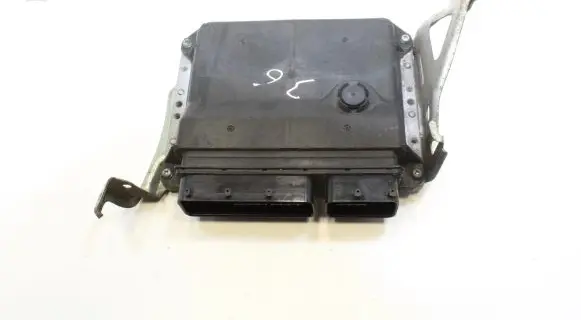 Toyota Avensis T270 Engine control unit/module 8966105L50 MB2759008050