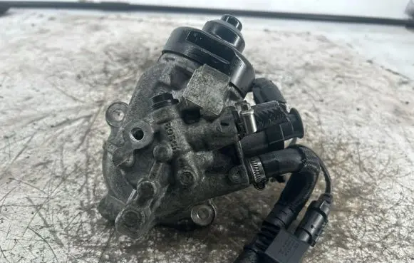 BMW 3 F30 F35 F31 Fuel injection high pressure pump 0445010519