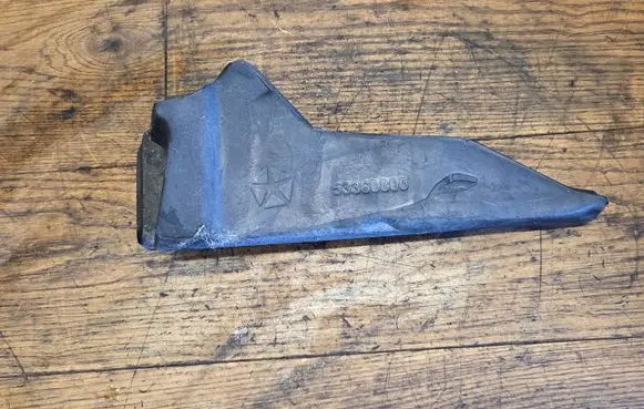 Jeep Compass Fender foam support/seal 53360800 68284027AA