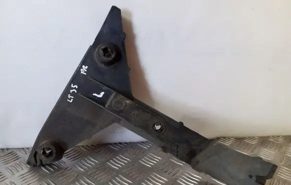Front bumper mounting bracket