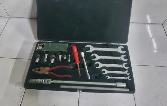 Jaguar XJ X40 Tool set 