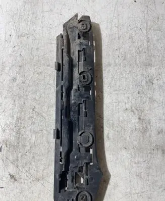 Volkswagen Touran I Front bumper mounting bracket 1T0807935