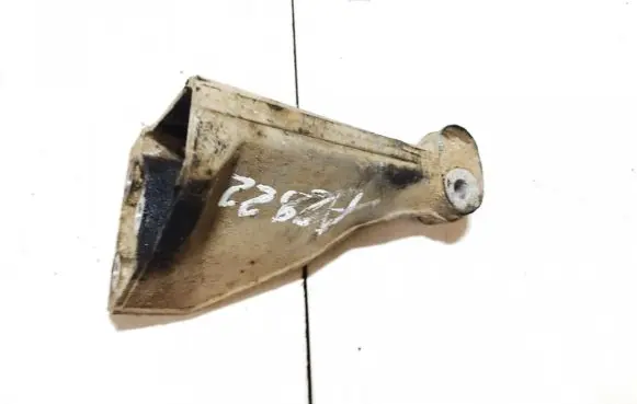 Ford Sierra Engine mounting bracket v006622