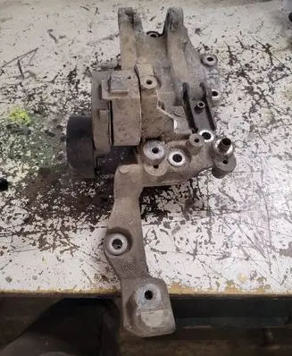 Citroen C5 Generator/alternator bracket 