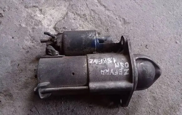 Opel Zafira B Starter motor