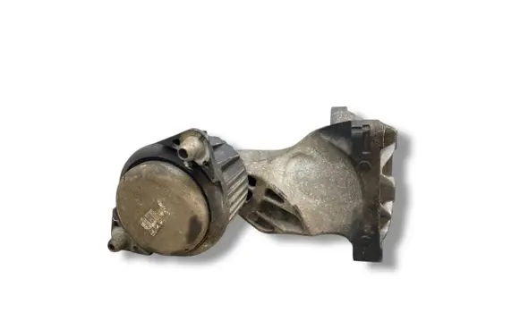Mercedes-Benz C W204 Engine mounting bracket A2042404717 A6512230004