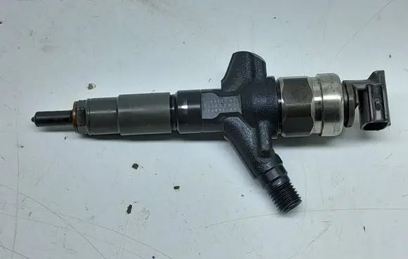 Subaru XV I Fuel injector 16613AA030