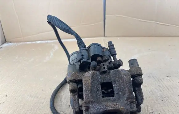 Land Rover Evoque I Rear brake caliper GJ322K328BD