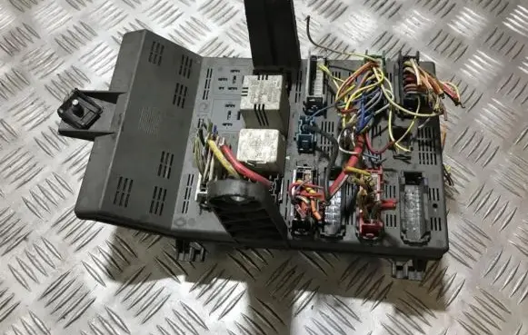 Renault Laguna I Fuse box set 7703197962 7700821586