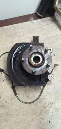 Renault Koleos I Front wheel hub spindle knuckle