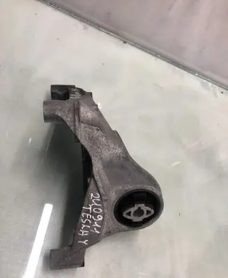 Tesla Model Y Engine mount bracket 109327850B