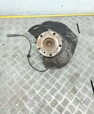 BMW 5 E39 Rear wheel hub