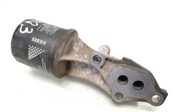 Oil filter mounting bracket