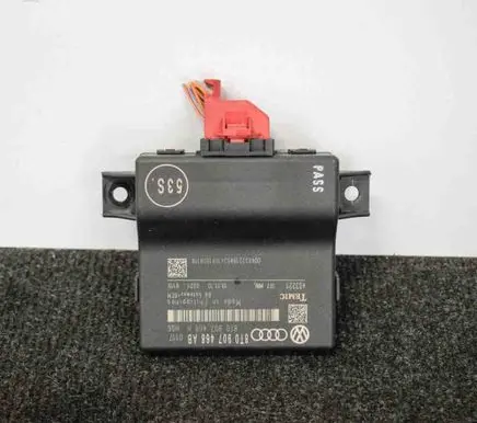 Audi A5 8T 8F Gateway control module 