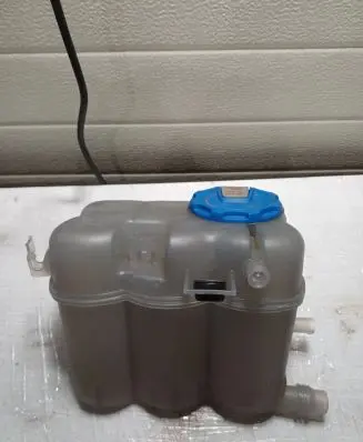 Porsche Macan (95B) Coolant expansion tank/reservoir 95B121407B