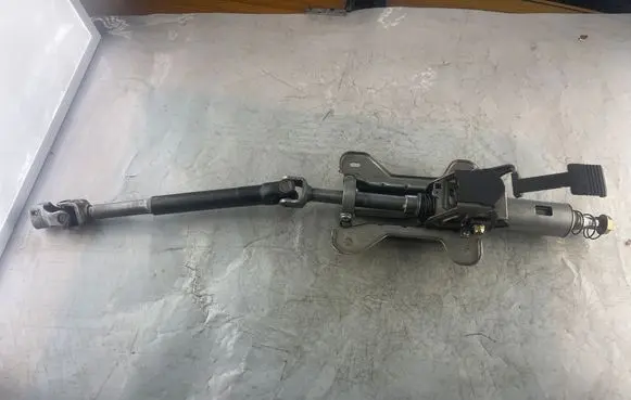 Ford Fiesta Steering wheel axle 2S613C529FA