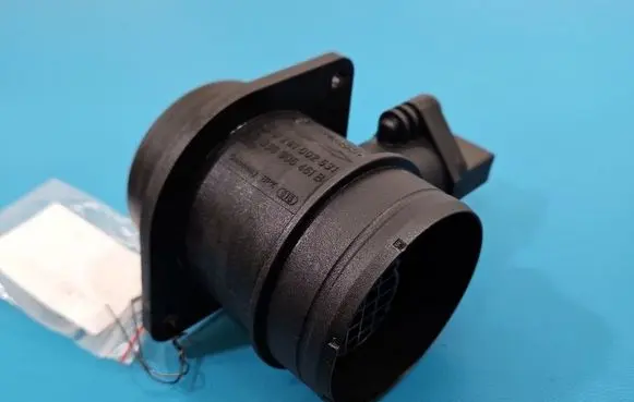 Volkswagen Golf V Mass air flow meter 0281002531 IMPRK1584546