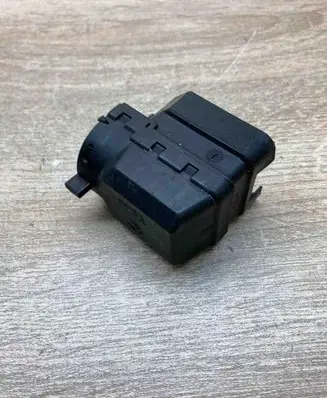BMW 5 E39 Ignition lock 6901961