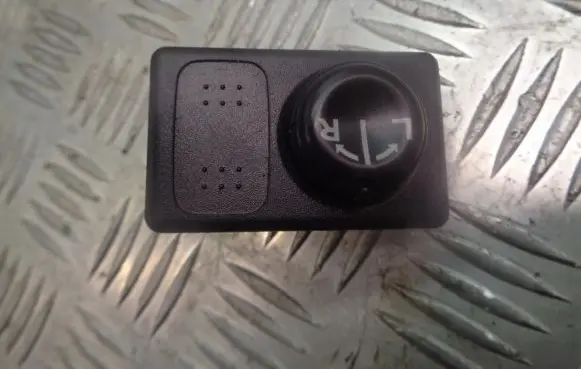 Nissan Primera Wing mirror switch
