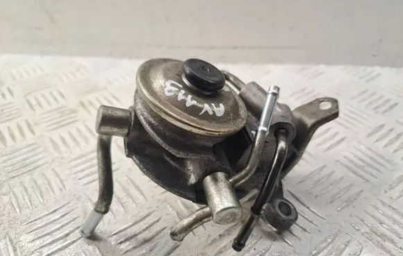 Toyota Avensis T270 Fuel filter bracket/mount holder 233800R051 233000R050