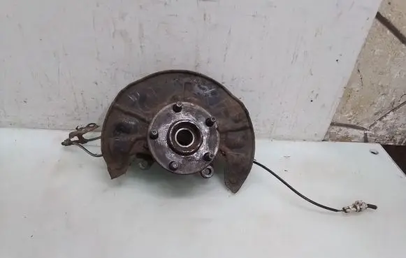 Toyota Avensis T250 Front wheel hub