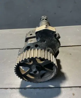 Opel Vivaro Fuel injection high pressure pump 0445010075 8200108225
