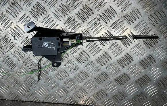 BMW 5 E39 Central locking motor 8352168 6711E 40620433
