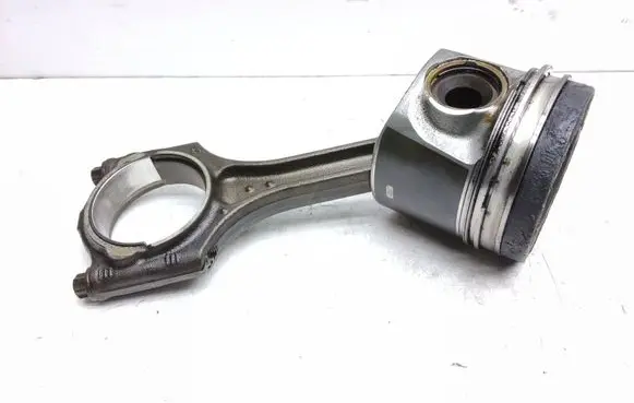 Volvo V60 Piston with connecting rod 82L175