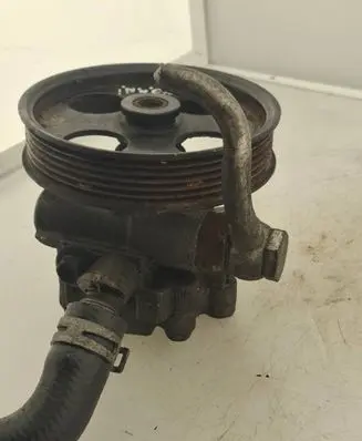 Opel Insignia A Power steering pump 55563329