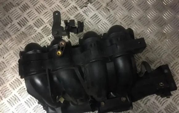 Nissan Primera Intake manifold