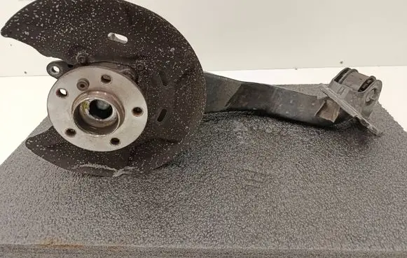 BMW 2 F46 Rear wheel hub 8842880 6851589