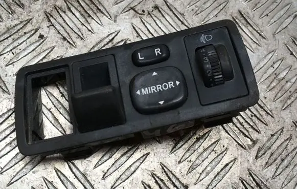 Toyota Corolla E120 E130 Wing mirror switch 138574