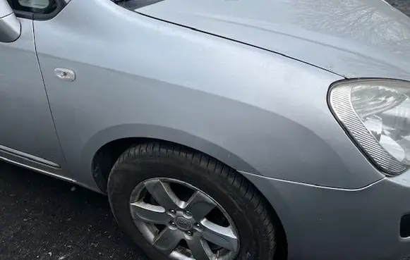 KIA Carens I Fender 