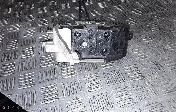 Hyundai i30 Front door lock 813102l020