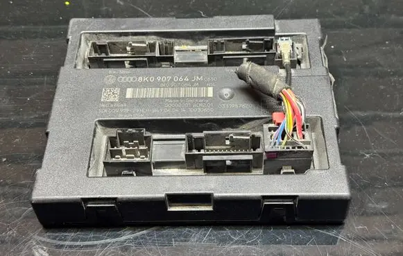 Audi A5 8T 8F Comfort/convenience module 8K0907064JM 5DK00991940